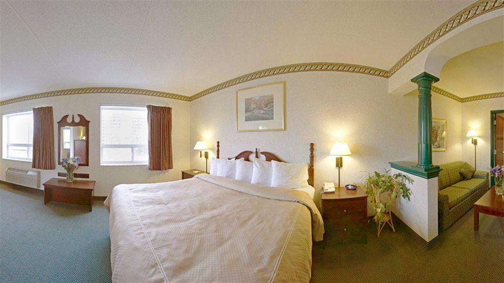 Comfort Suites Downtown ווינדזור מראה חיצוני תמונה