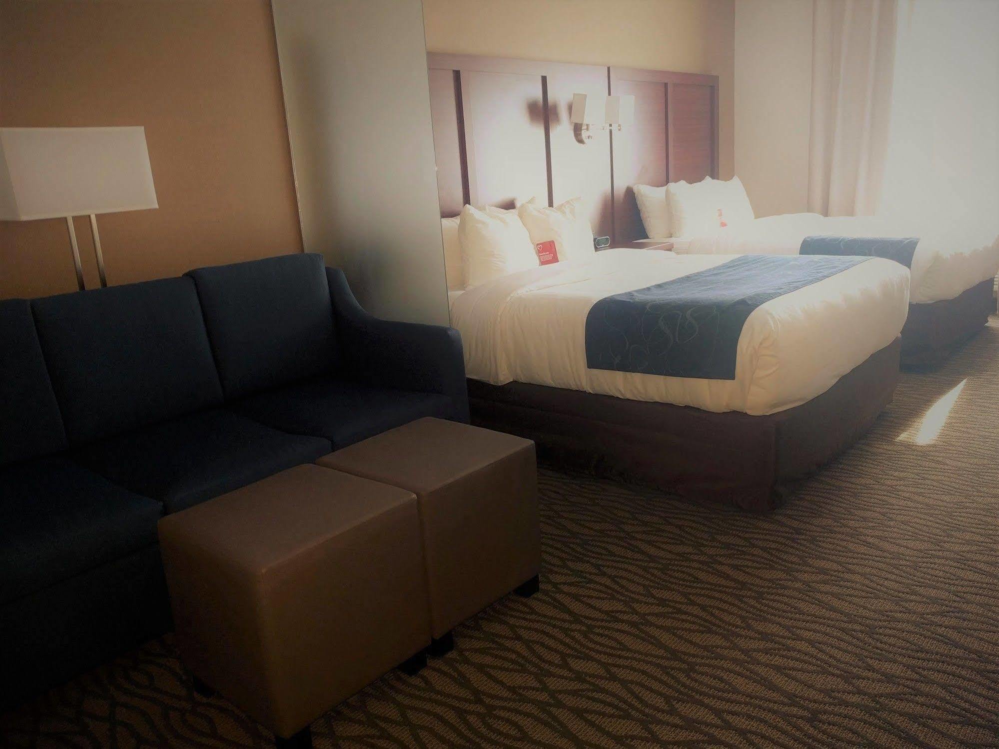 Comfort Suites Downtown ווינדזור מראה חיצוני תמונה