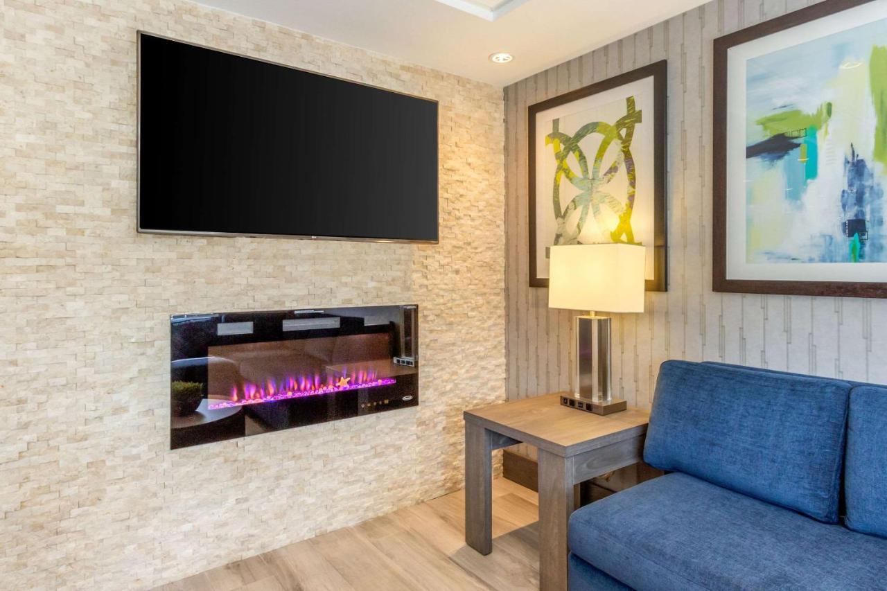 Comfort Suites Downtown ווינדזור מראה חיצוני תמונה