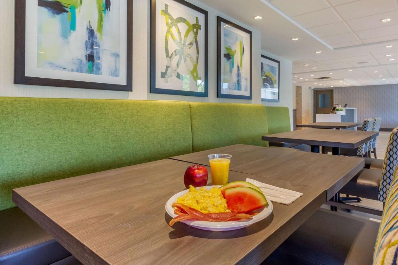 Comfort Suites Downtown ווינדזור מראה חיצוני תמונה