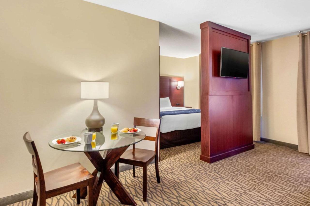 Comfort Suites Downtown ווינדזור מראה חיצוני תמונה