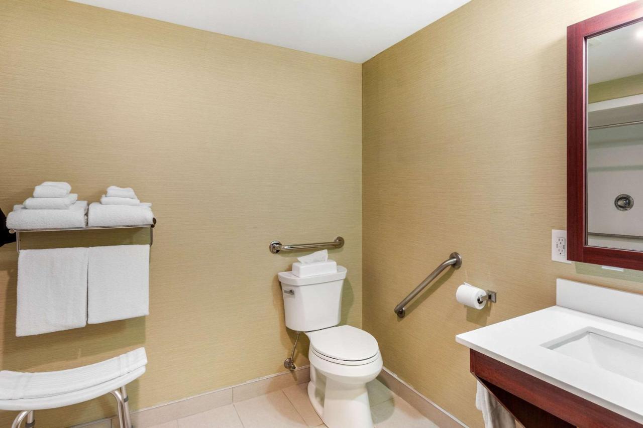 Comfort Suites Downtown ווינדזור מראה חיצוני תמונה
