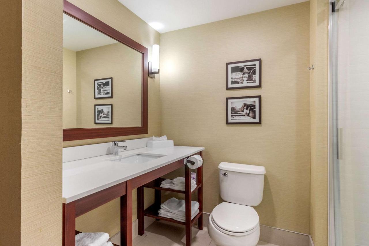 Comfort Suites Downtown ווינדזור מראה חיצוני תמונה