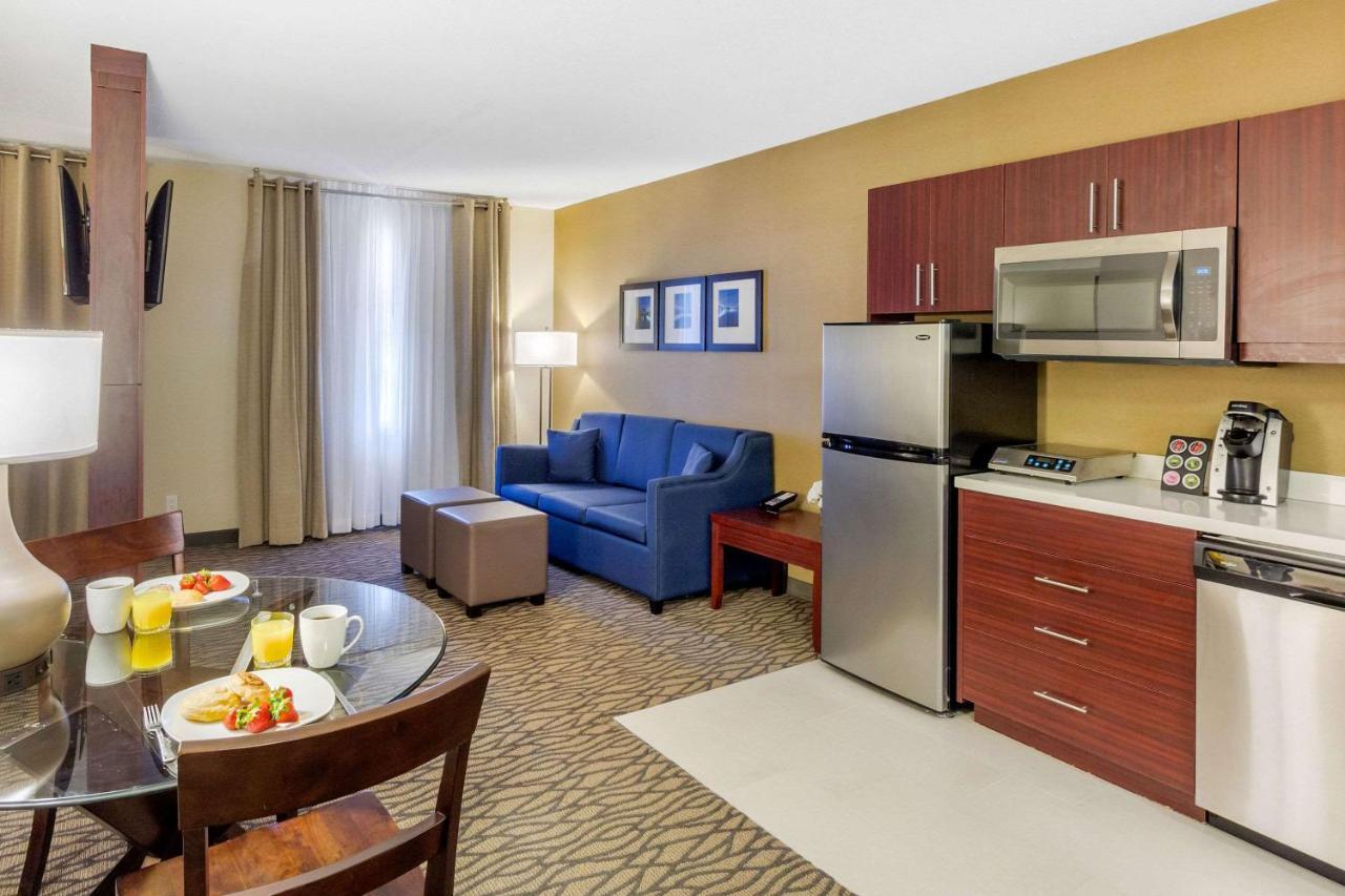 Comfort Suites Downtown ווינדזור מראה חיצוני תמונה