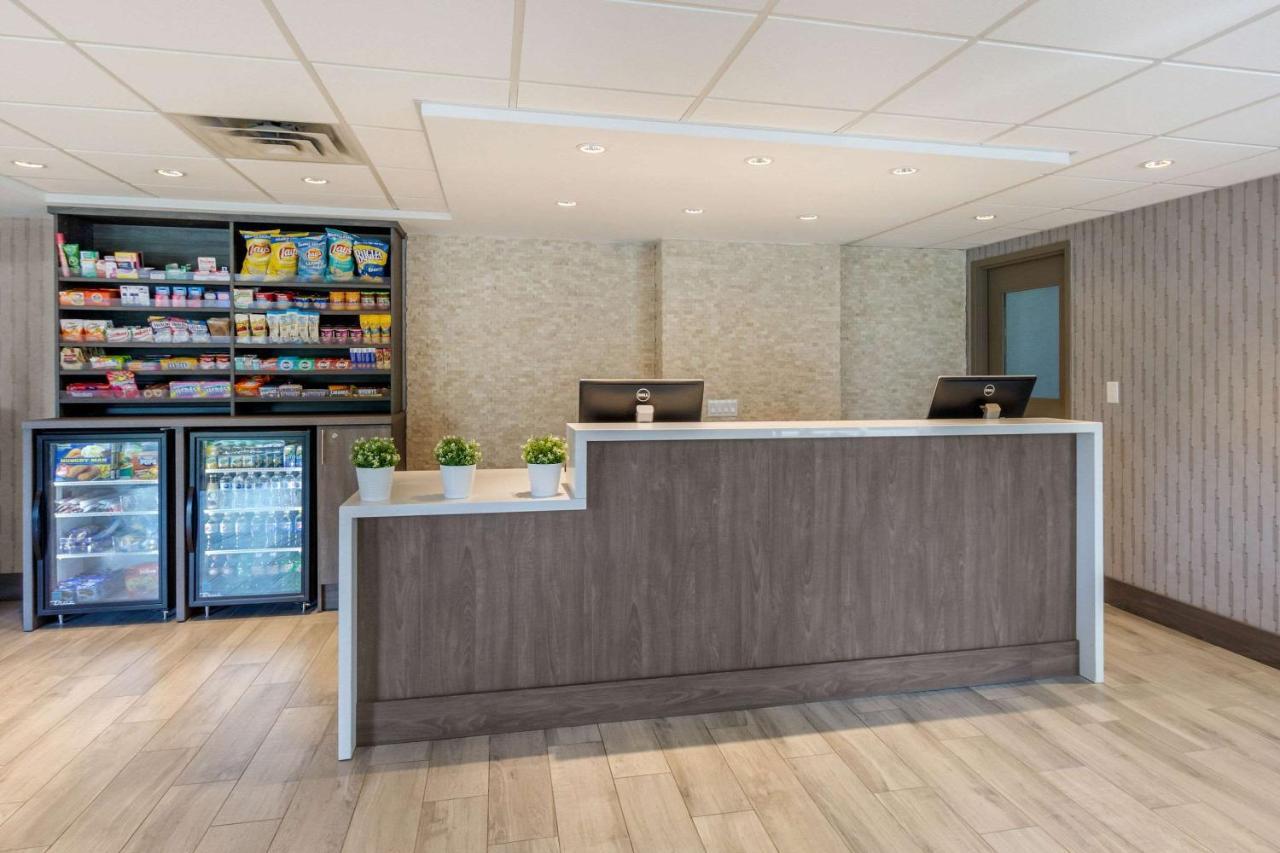Comfort Suites Downtown ווינדזור מראה חיצוני תמונה