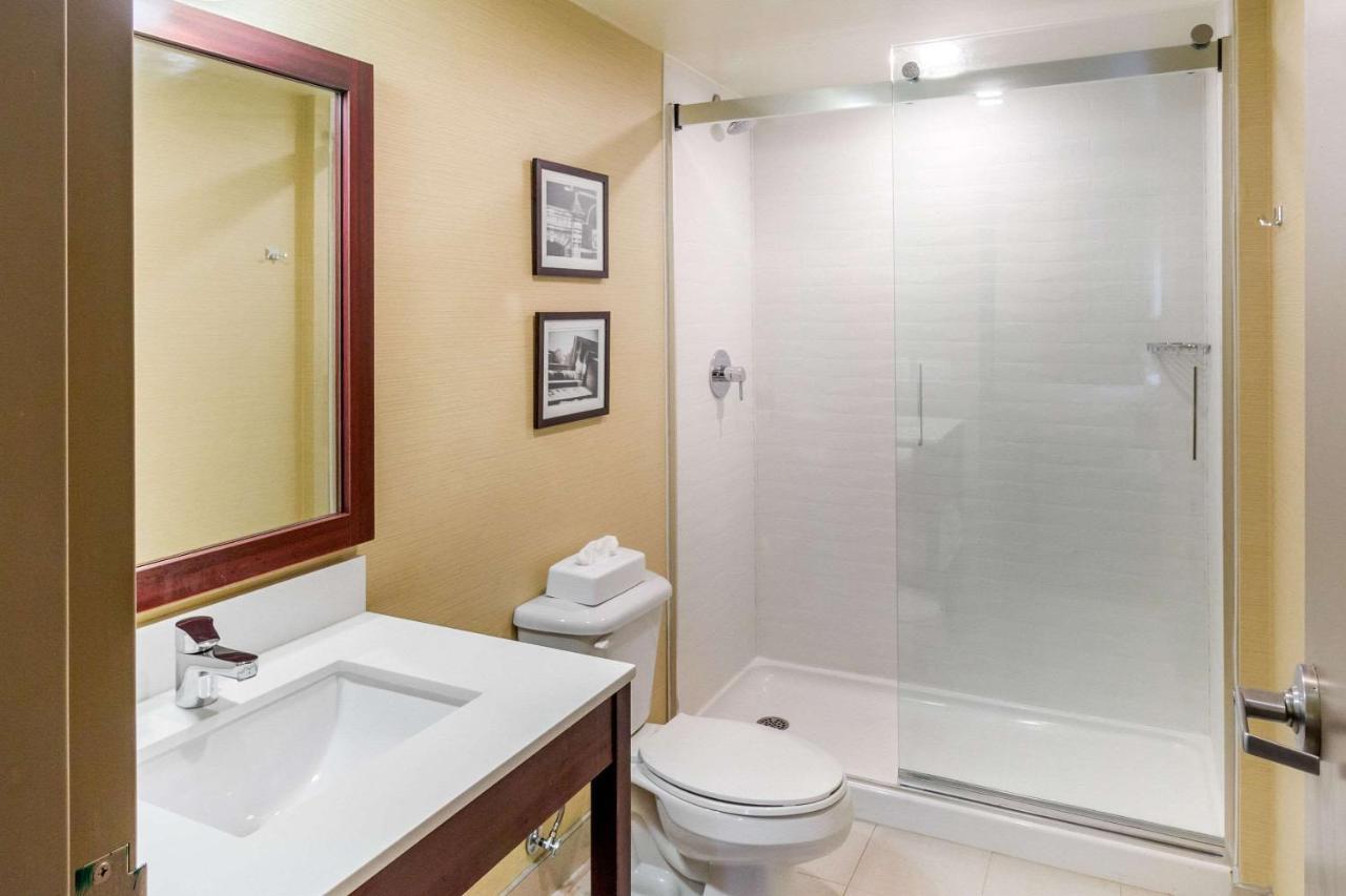 Comfort Suites Downtown ווינדזור מראה חיצוני תמונה